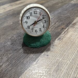 Classic Golf Ball Quartz Table Clock. White with Green.